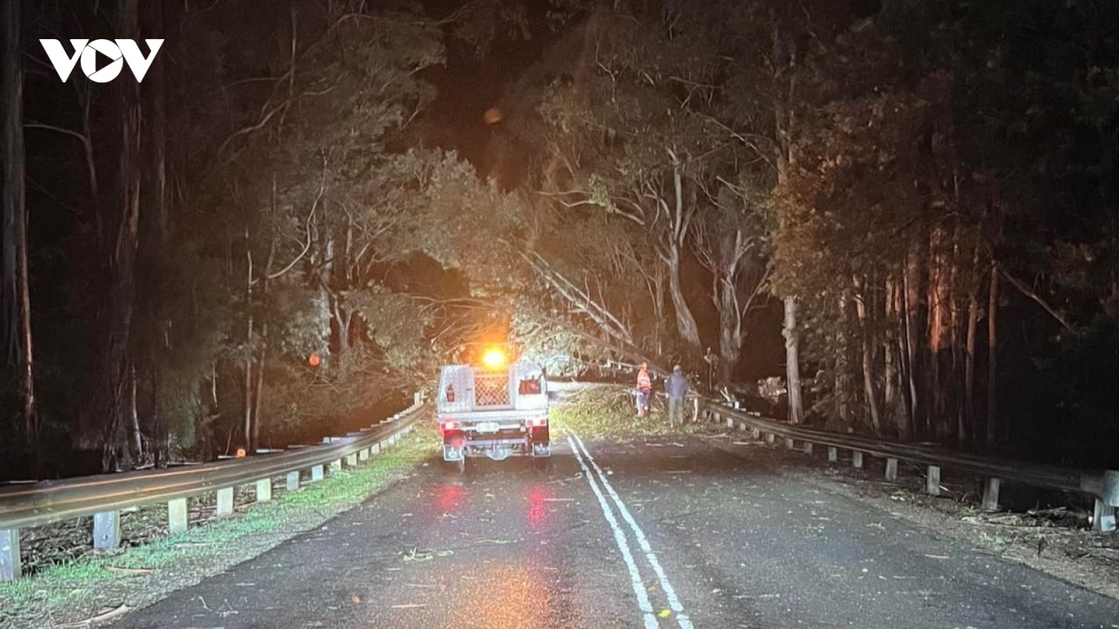 Mưa lớn khiến hàng chục nghìn người Australia không có điện sinh hoạt