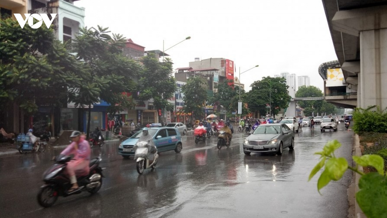 Thời tiết ngày 1/10: Hà Nội có mưa rào và dông, trời chuyển mát