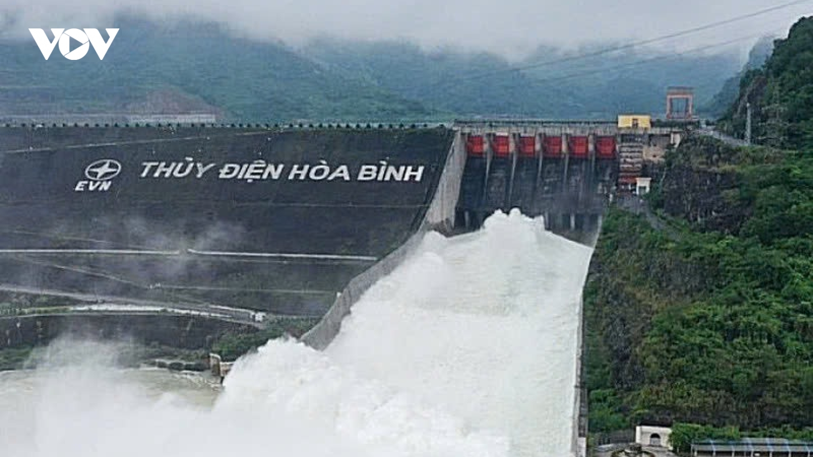 Mở cửa xả đáy hồ thủy điện Hòa Bình và Tuyên Quang