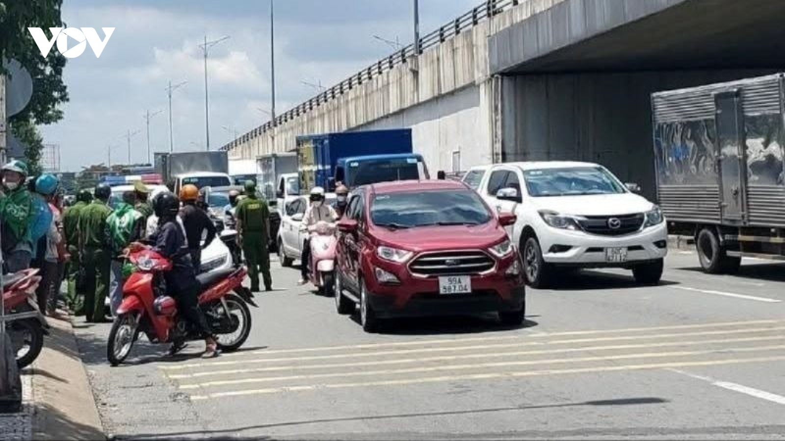 Nhóm người nước ngoài vờ đổi để tráo tiền ở Đồng Nai