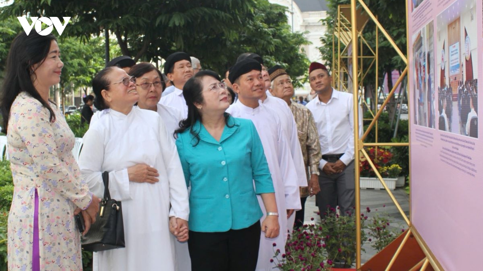 Nhiều cảm xúc tại triển lãm “Dấu ấn một nhiệm kỳ” của MTTQ TP.HCM