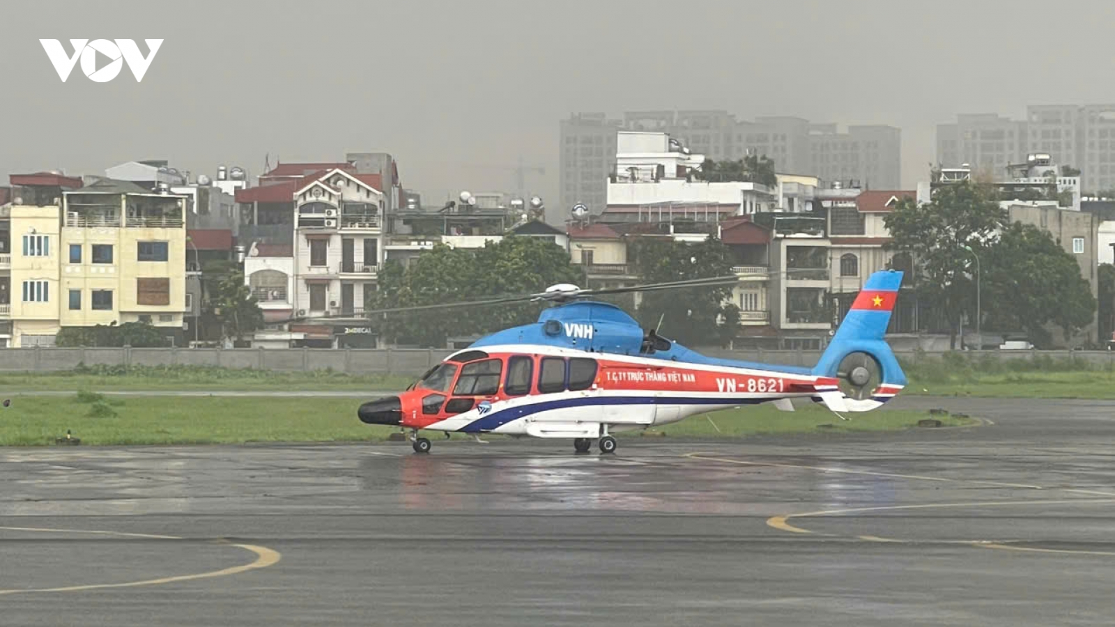 Bộ Quốc phòng điều trực thăng của Binh đoàn 18 bay cứu trợ đồng bào vùng lũ