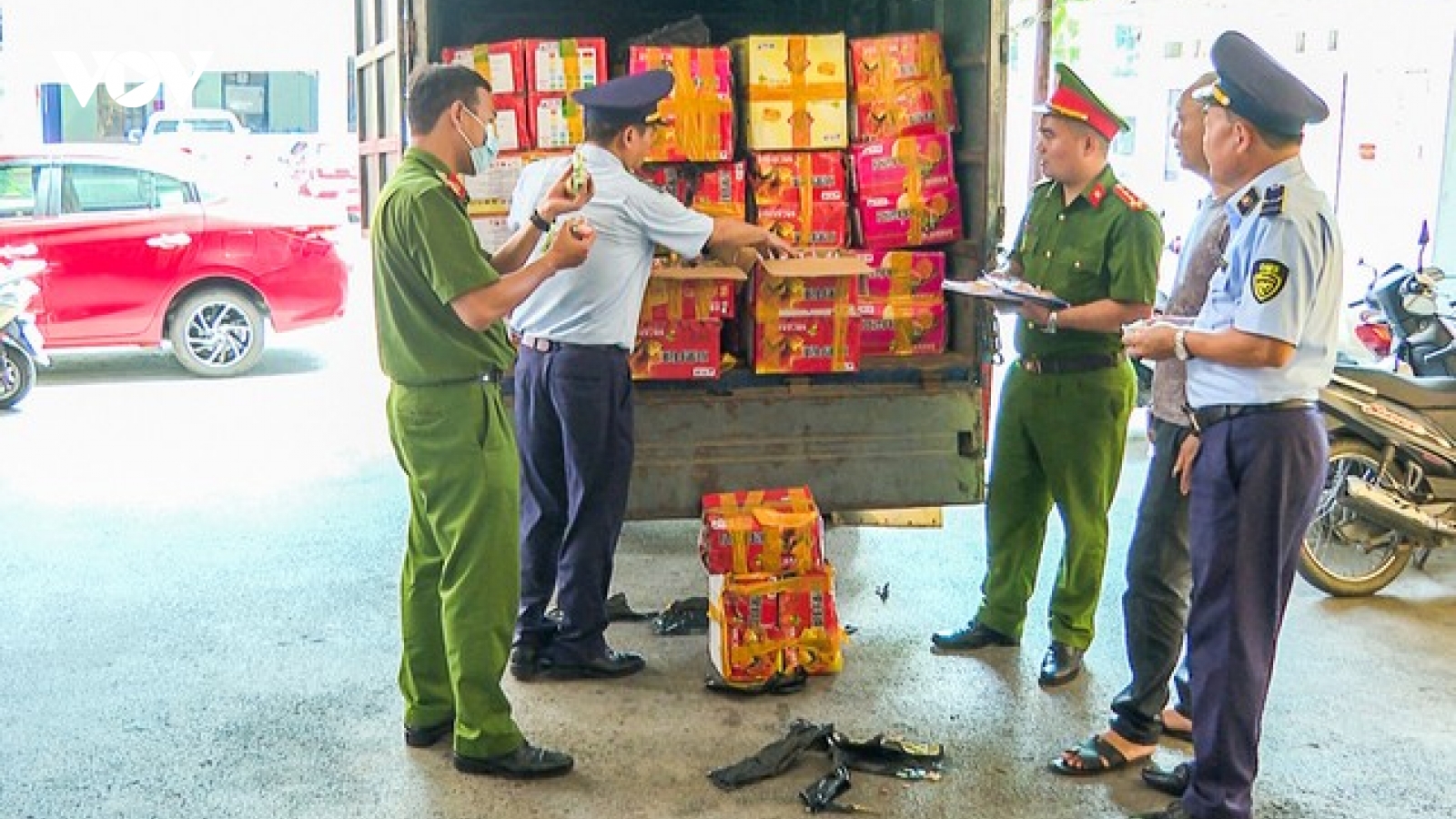 Phát hiện hơn 12.000 bánh trung thu không rõ nguồn gốc ở Bắc Giang