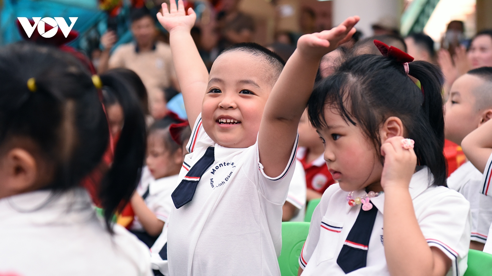 Cô giáo hóa trang thành nhân vật hoạt hình ngộ nghĩnh đón trẻ ngày khai giảng