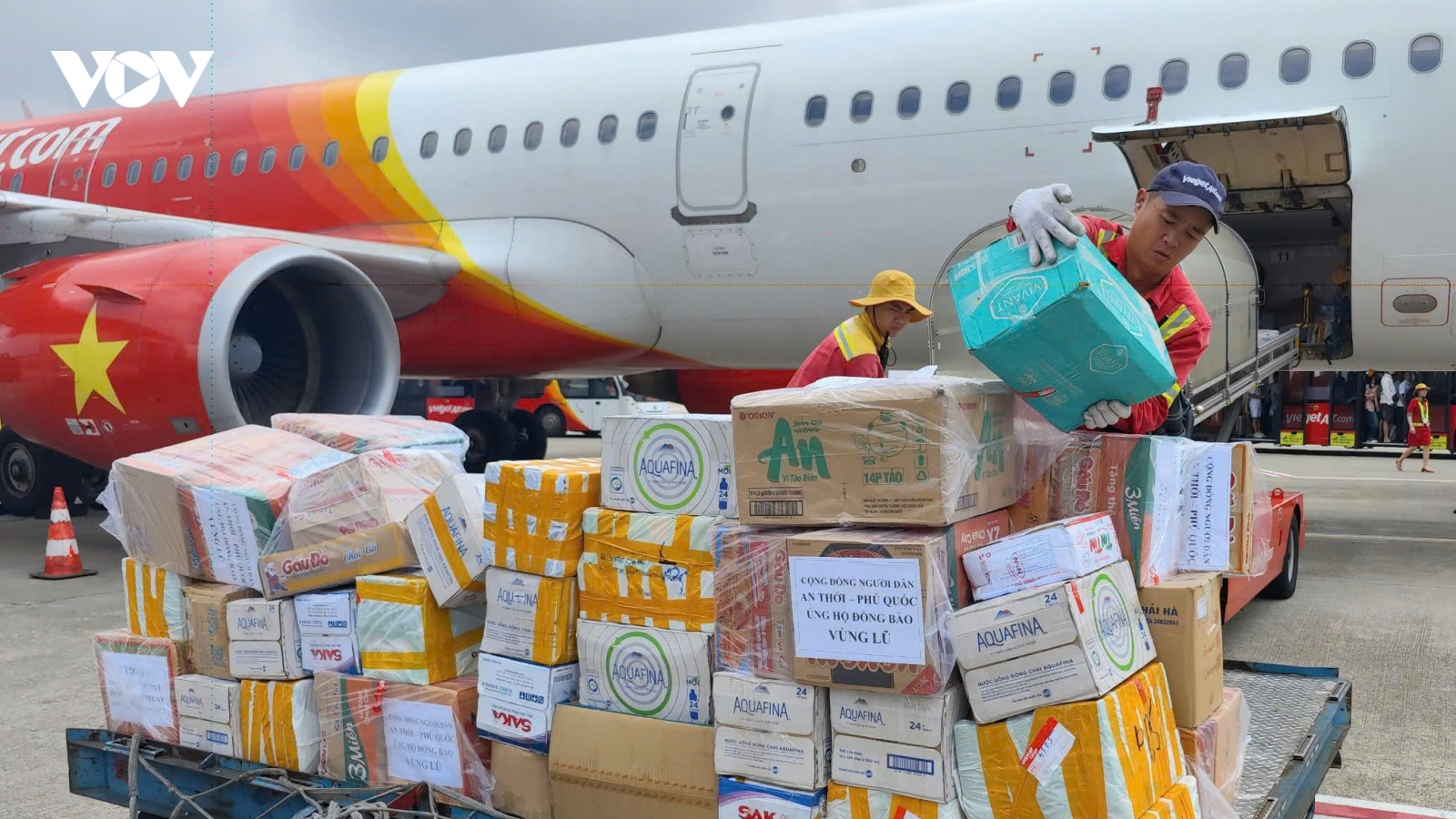 Vietjet chung tay tái thiết cuộc sống sau bão lũ