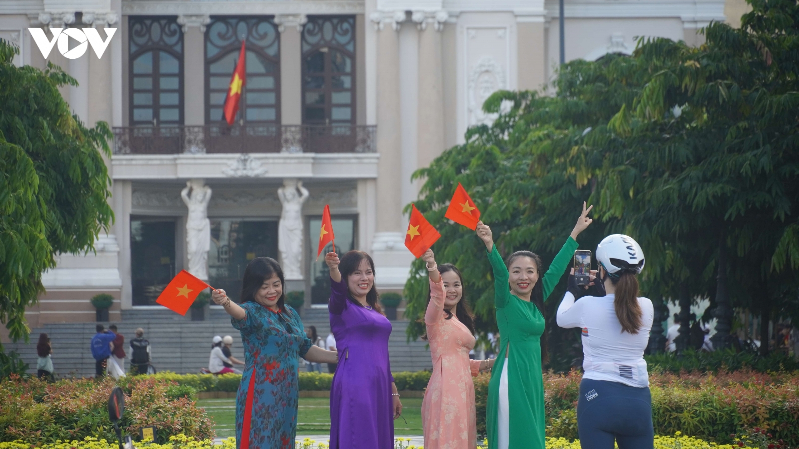 Đường phố TP.HCM vắng vẻ, bình yên trong ngày Quốc khánh