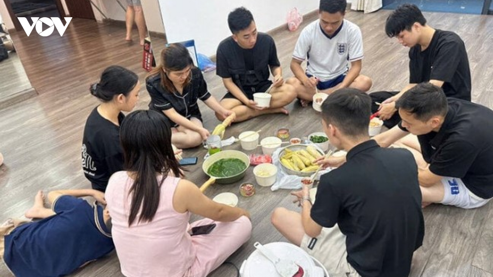 Những câu chuyện cảm động thấm đẫm tình người giữa bão Yagi