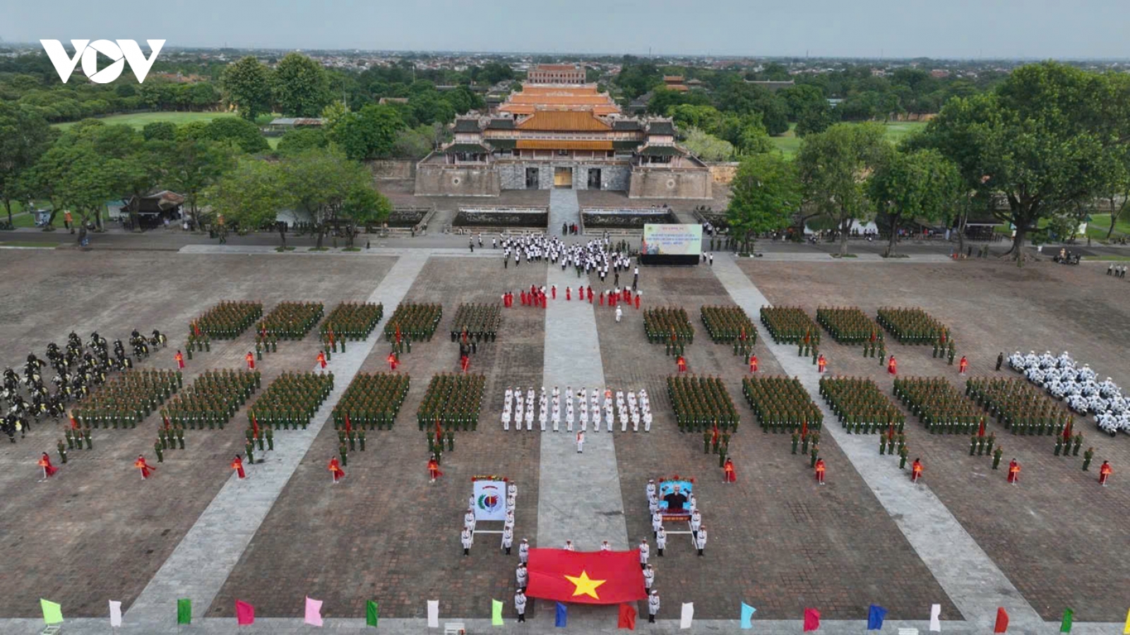 Hơn 4.000 cán bộ, chiến sĩ công an biểu diễn võ thuật trước Quảng trường Ngọ Môn