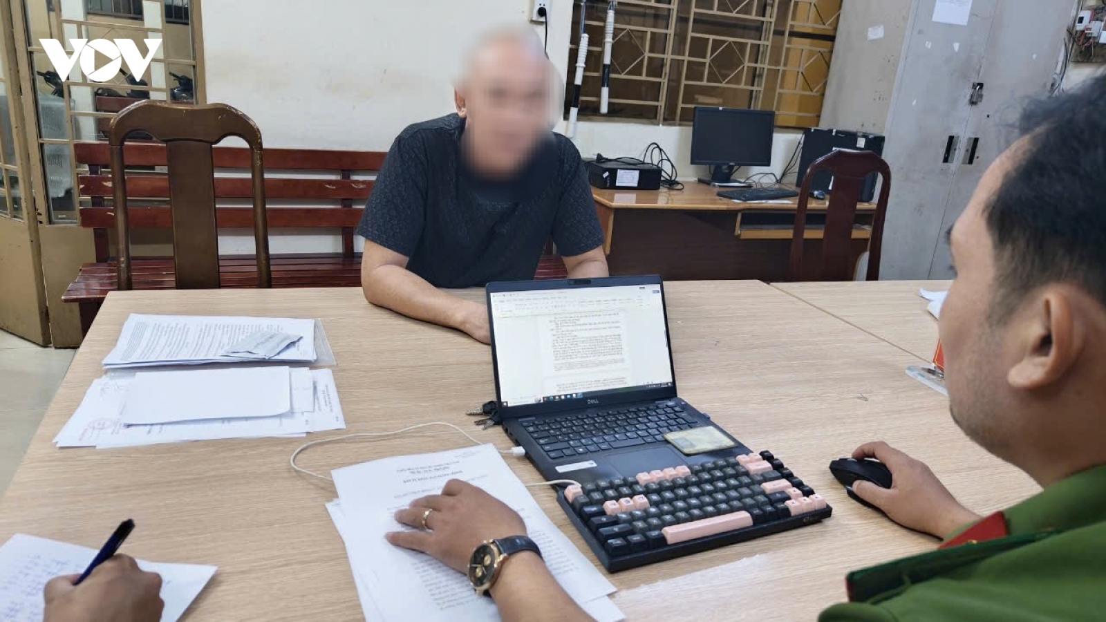 Bắt đối tượng gây tai nạn rồi bỏ chạy khiến một công an bị thương