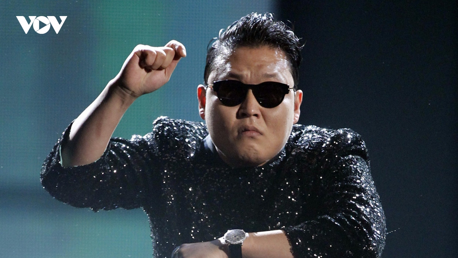 PSY sang Việt Nam hát chung sân khấu cùng Hieuthuhai, Karik, Mono