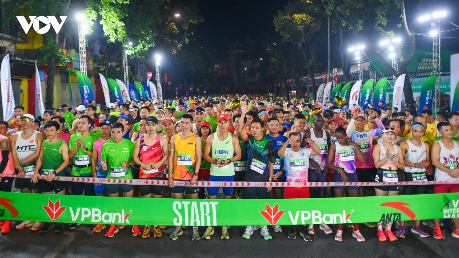 11.000 VĐV chạy cùng âm nhạc tại Giải chạy Marathon Quốc tế Hà Nội VPBank 2024