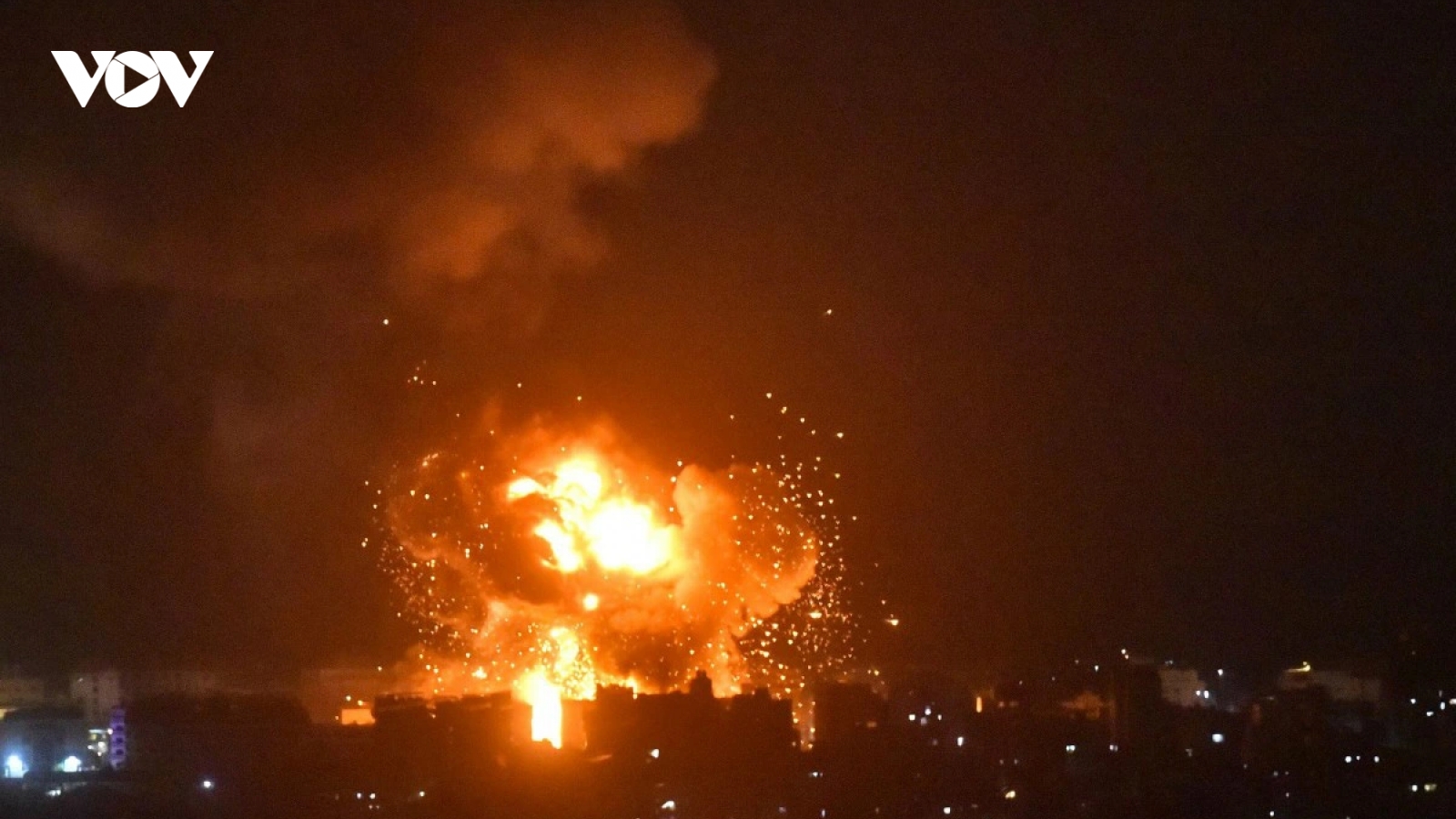 Israel không kích vào xe chở hàng cứu trợ cho người dân Lebanon tại Syria