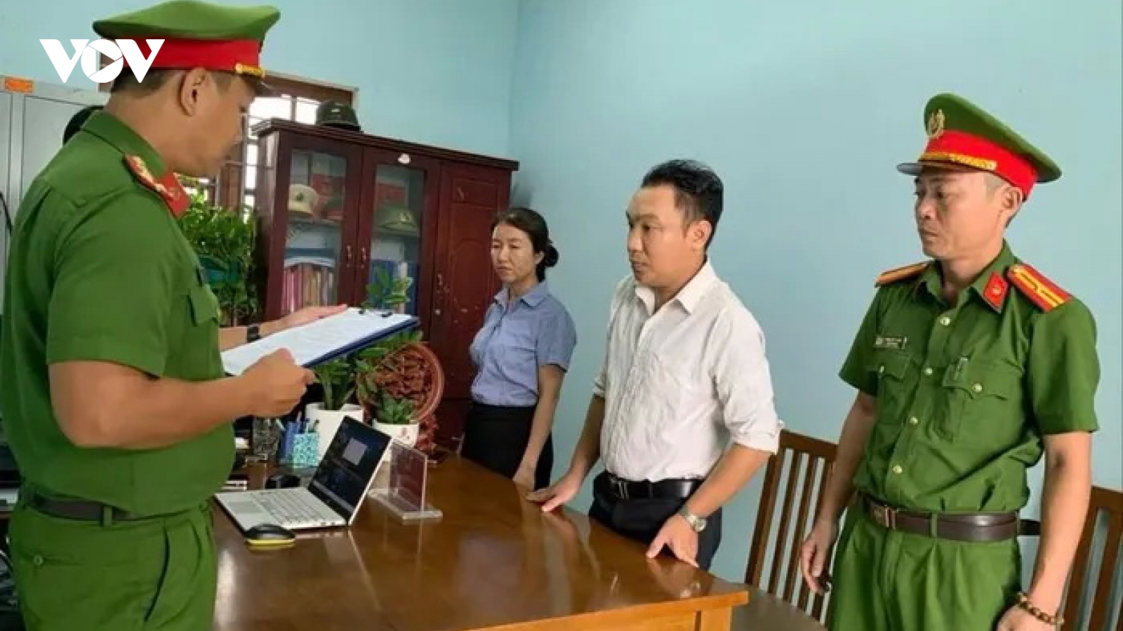 Một cán bộ xã ở Quảng Nam bị bắt vì cung cấp bản sao sai quy định