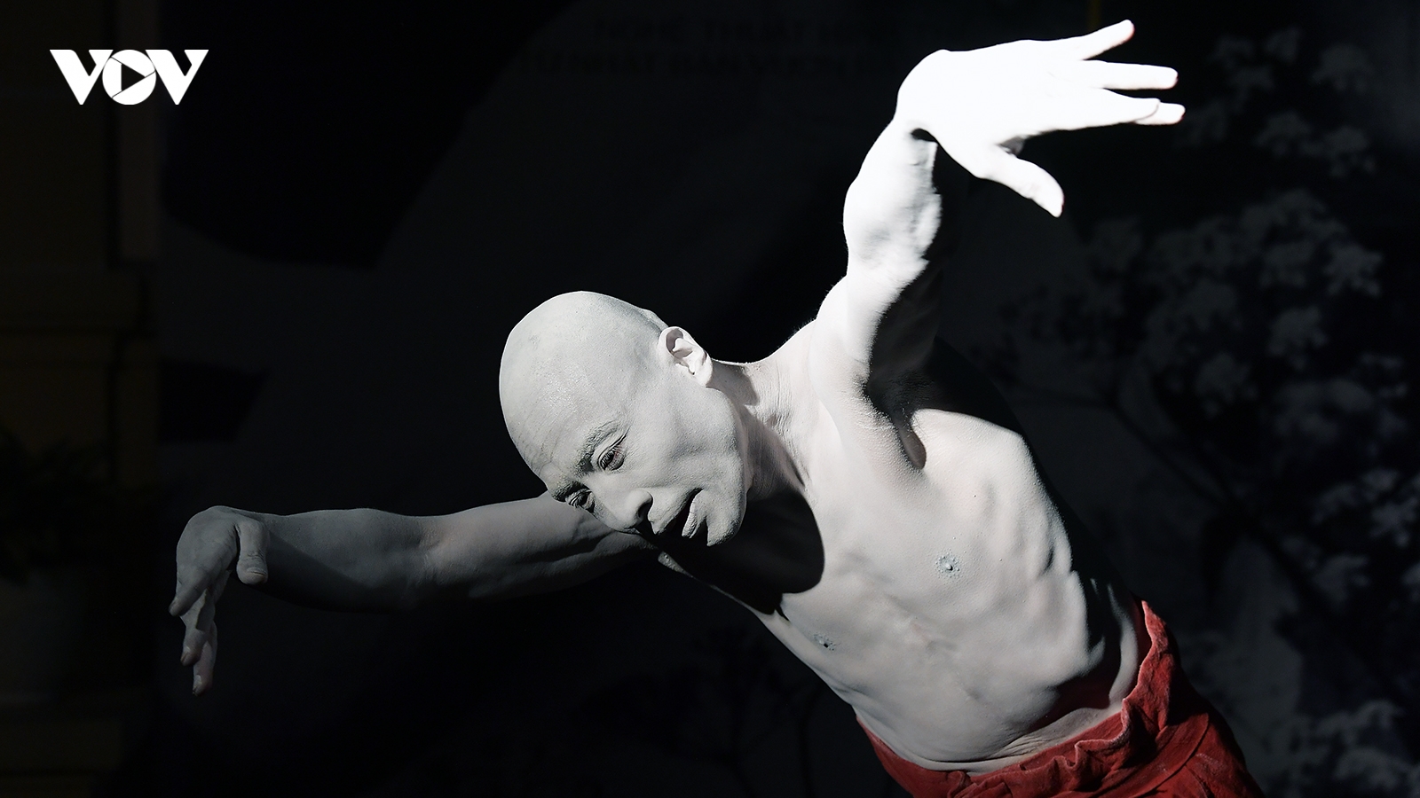 Butoh - Nghệ thuật khám phá chuyển động cơ thể độc đáo của Nhật Bản