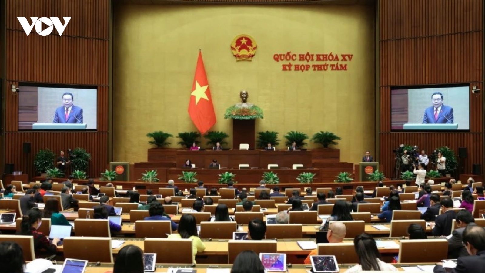 Eighth NA session makes decisions on socio-economic issues