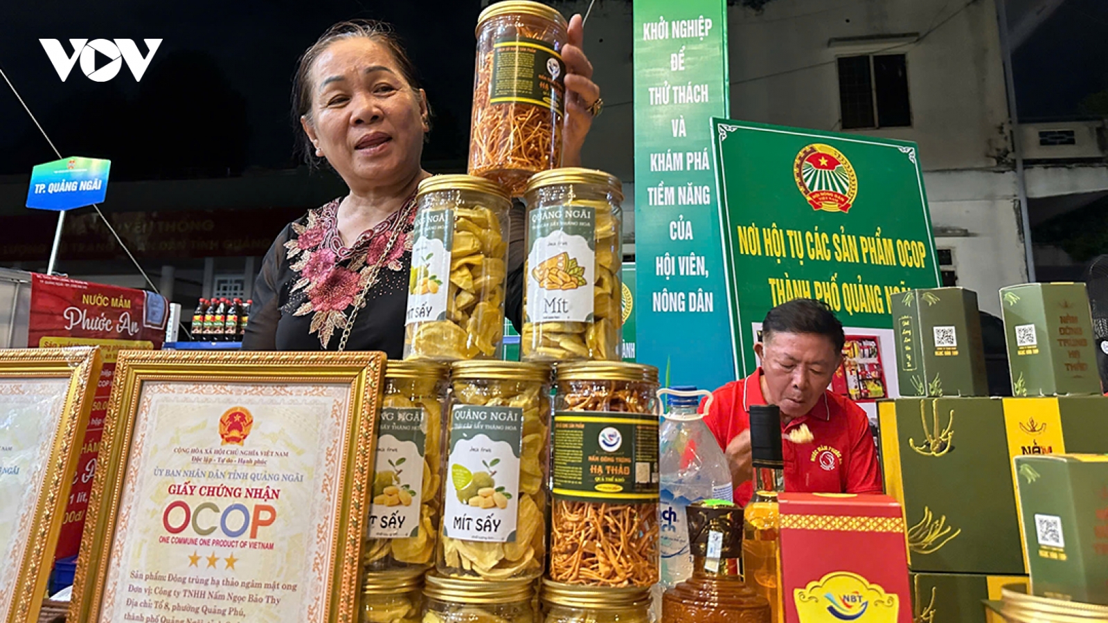 Đưa nông sản của đồng bào dân tộc thiểu số xuống phố