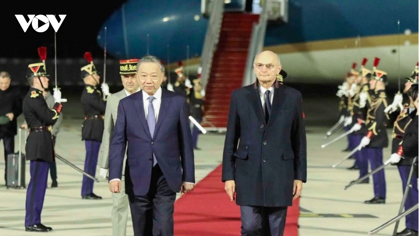 Top leader arrives in Paris for Francophonie Summit, official visit to France