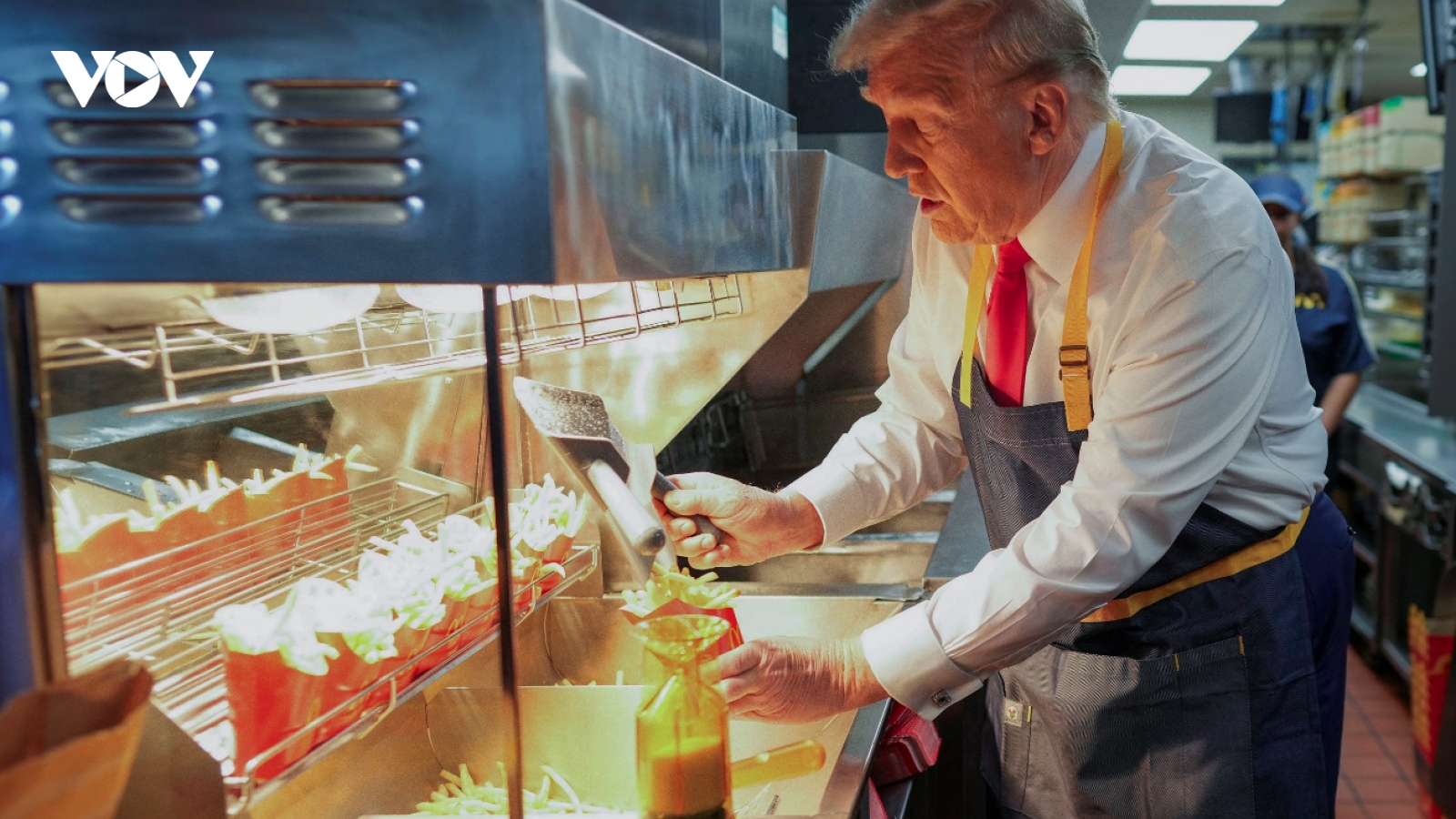 Ông Trump tố bà Harris "nói dối" về thời gian từng làm việc ở McDonald's