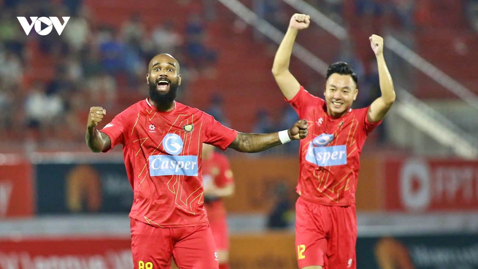 Sau vòng 4 V-League 2024/2025: Đua vô địch hấp dẫn và kịch tính