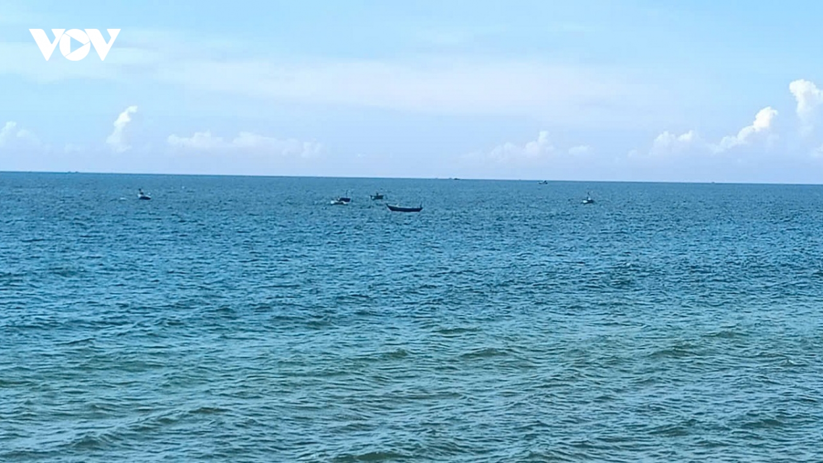 Tìm kiếm một ngư dân mất tích trên vùng biển Bình Thuận