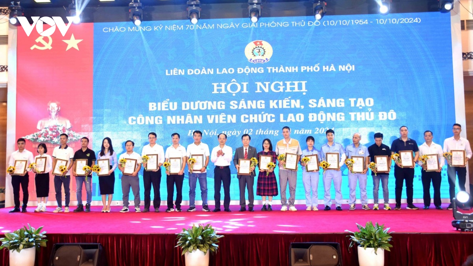 Hà Nội tôn vinh 100 gương sáng kiến, sáng tạo và doanh nghiệp tiêu biểu