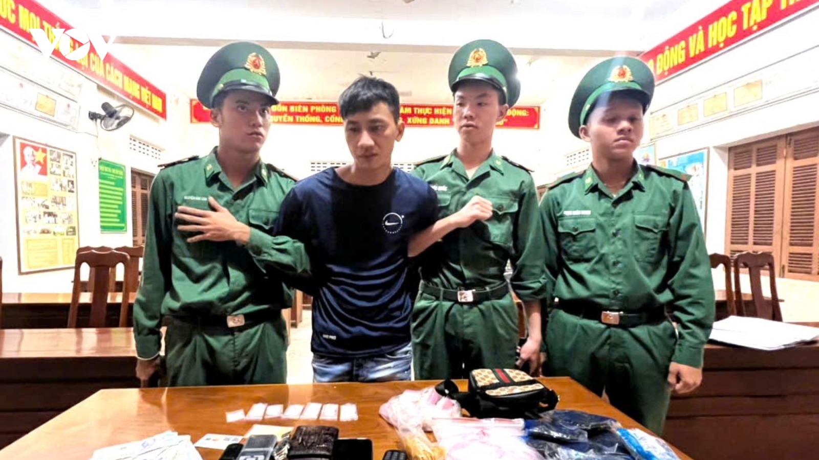 Bắt gã đàn ông dùng trẻ em giao ma túy cho con nghiện