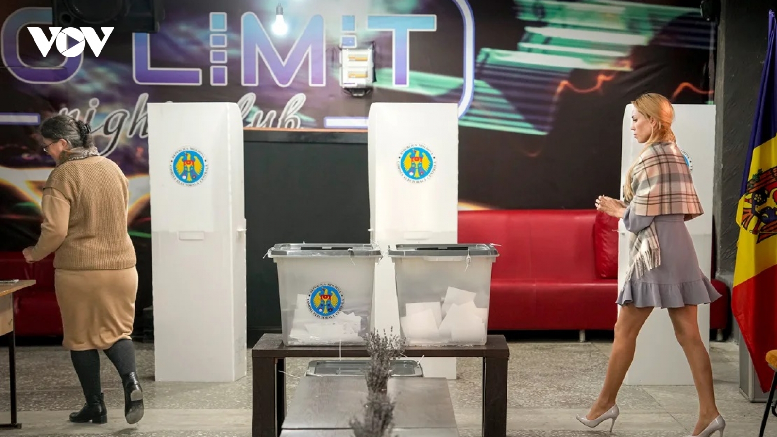 Cuộc đấu nghẹt thở giữa phe thân Nga và thân phương Tây trong bầu cử Moldova