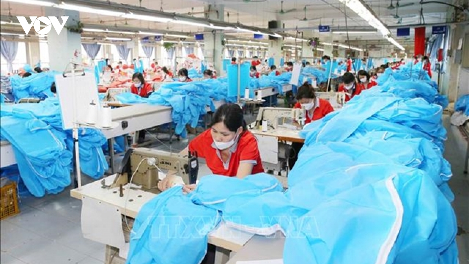 Nhiều doanh nghiệp dệt may thưởng Tết 2 tháng lương