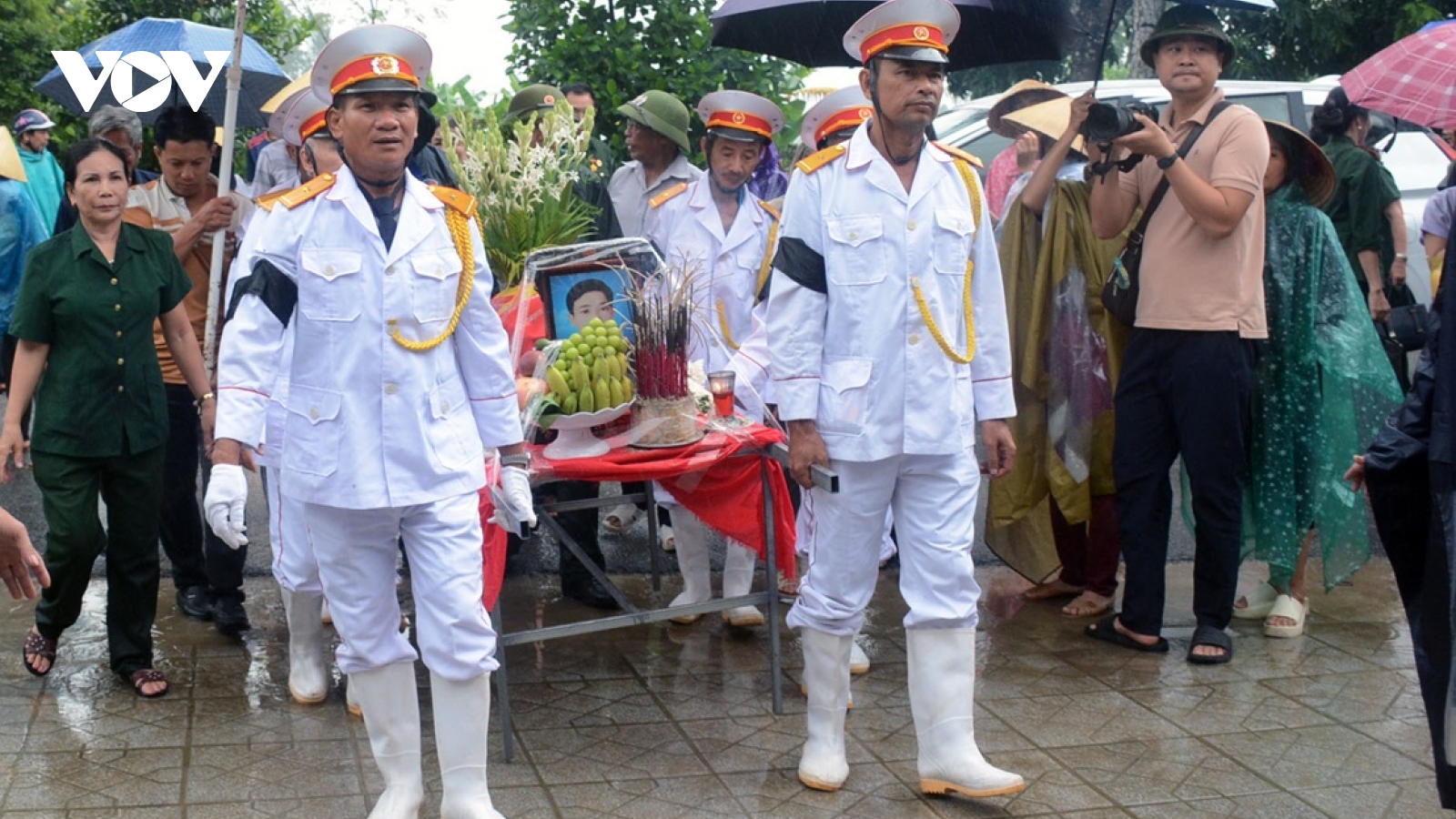 Hỗ trợ đưa hài cốt 2 liệt sỹ về an táng tại quê nhà Thanh Hóa