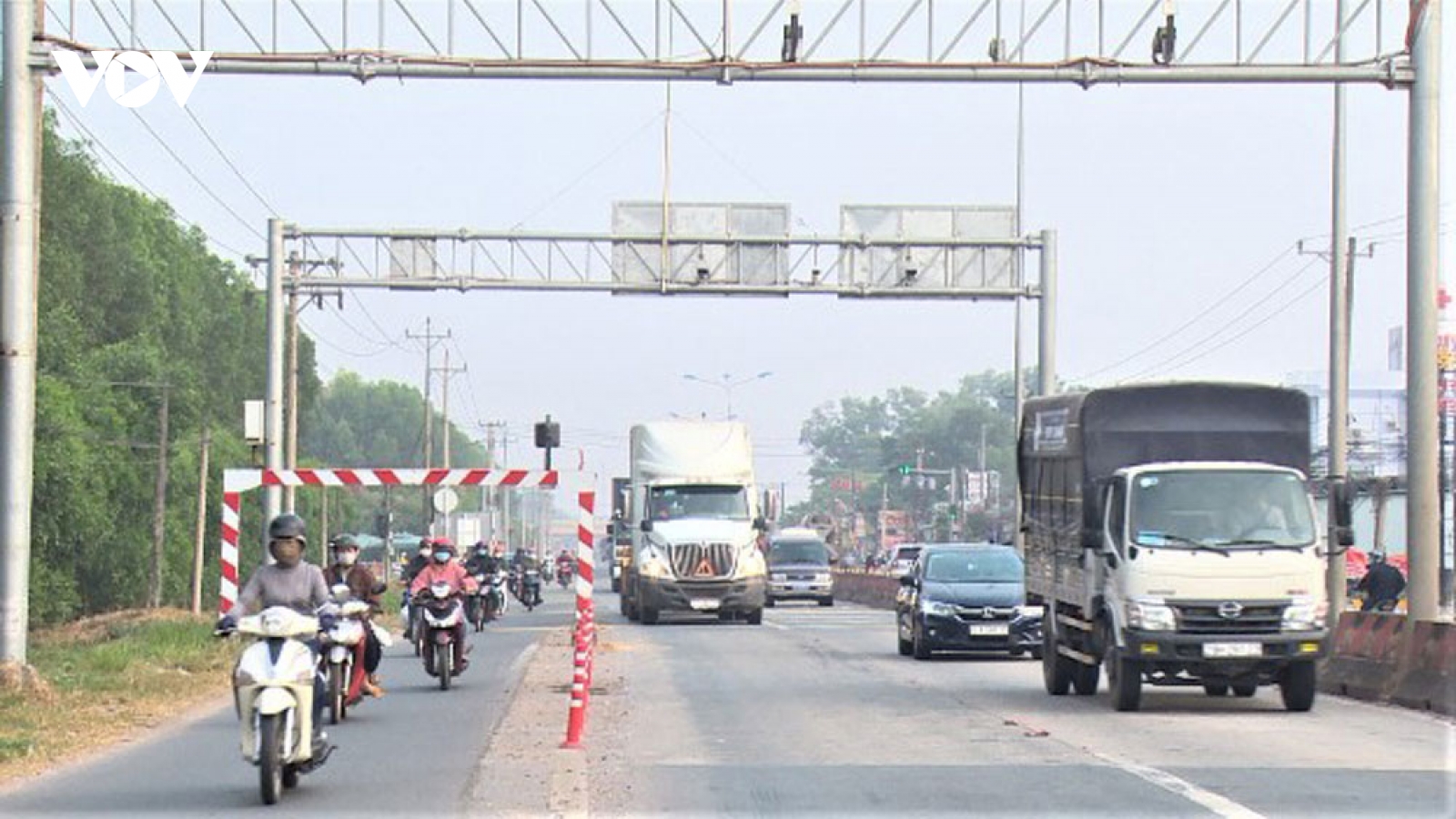 Bình Dương bắt đầu thí điểm xử phạt xe quá tải trên đường ĐT.741