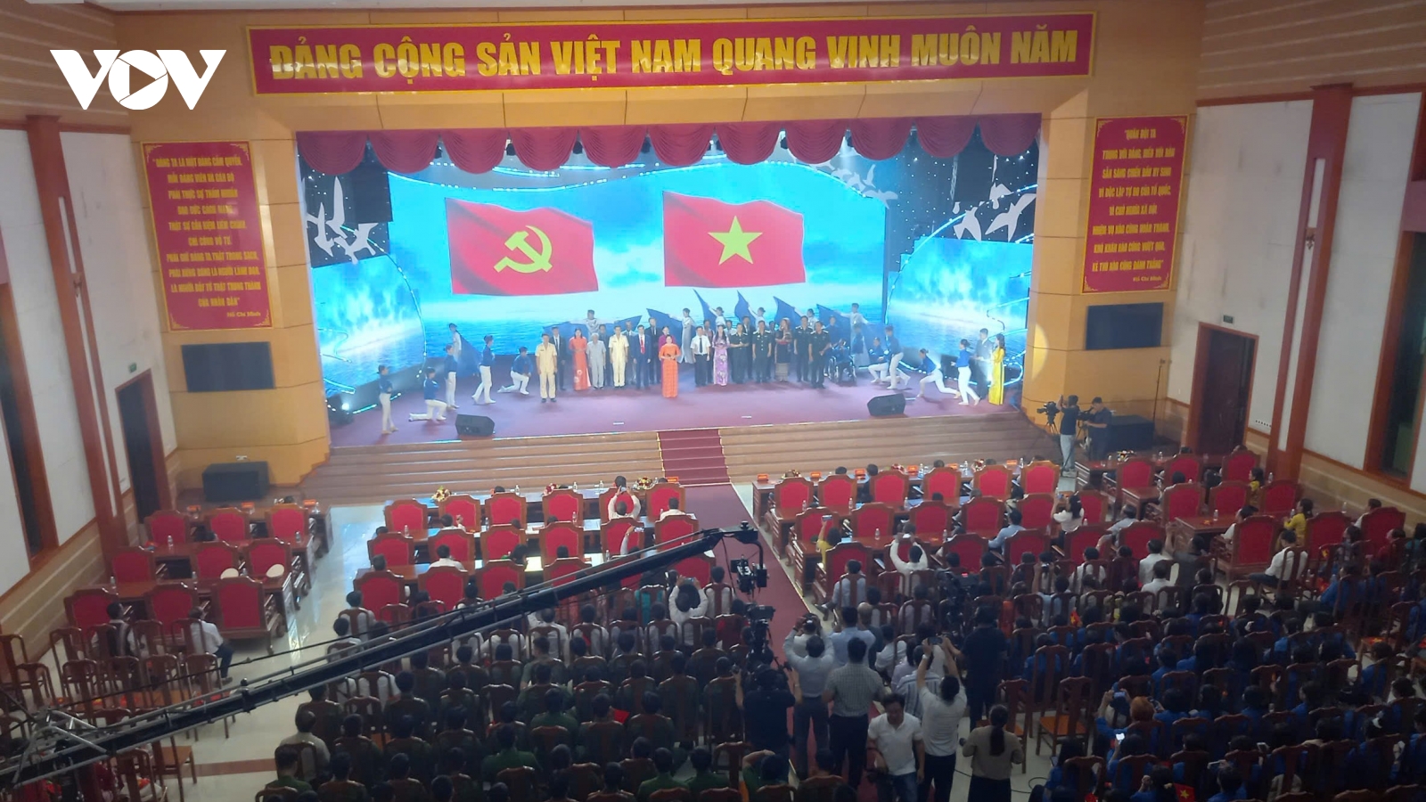 Giao lưu các điển hình tiêu biểu trong học tập và làm theo tư tưởng, đạo đức của Bác