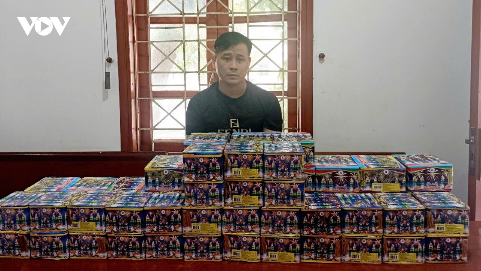 Khởi tố đối tượng mua bán 100 kg pháo ở Nghệ An