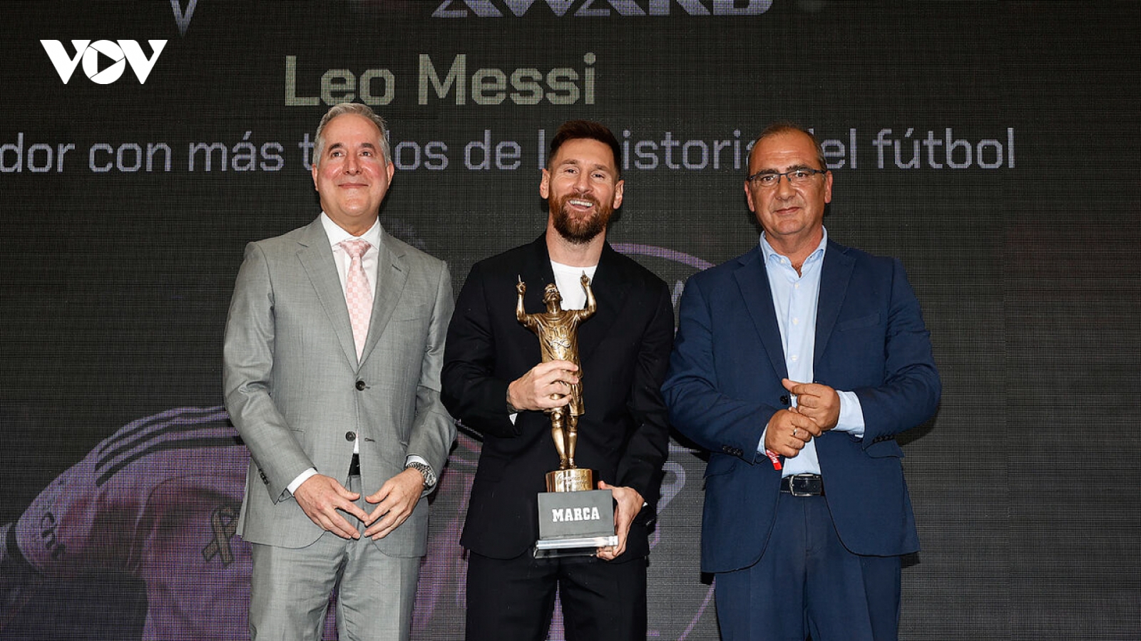 Vượt qua Ronaldo, Messi nhận giải thưởng “cầu thủ thành công nhất lịch sử”