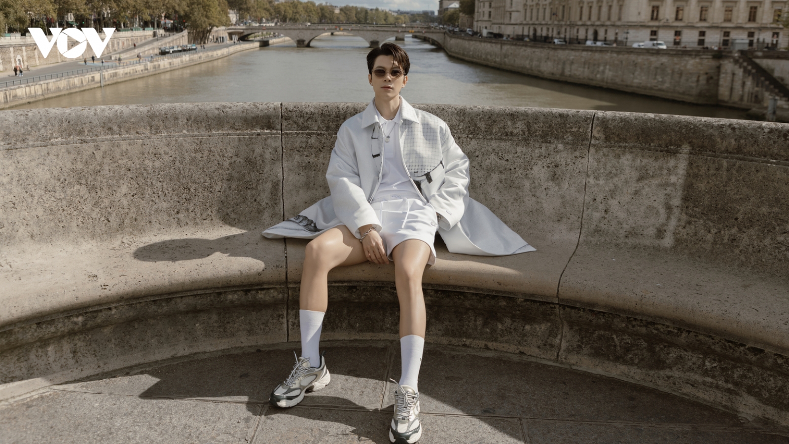 Anh Tú Atus xuất hiện ấn tượng tại Paris Fashion Week