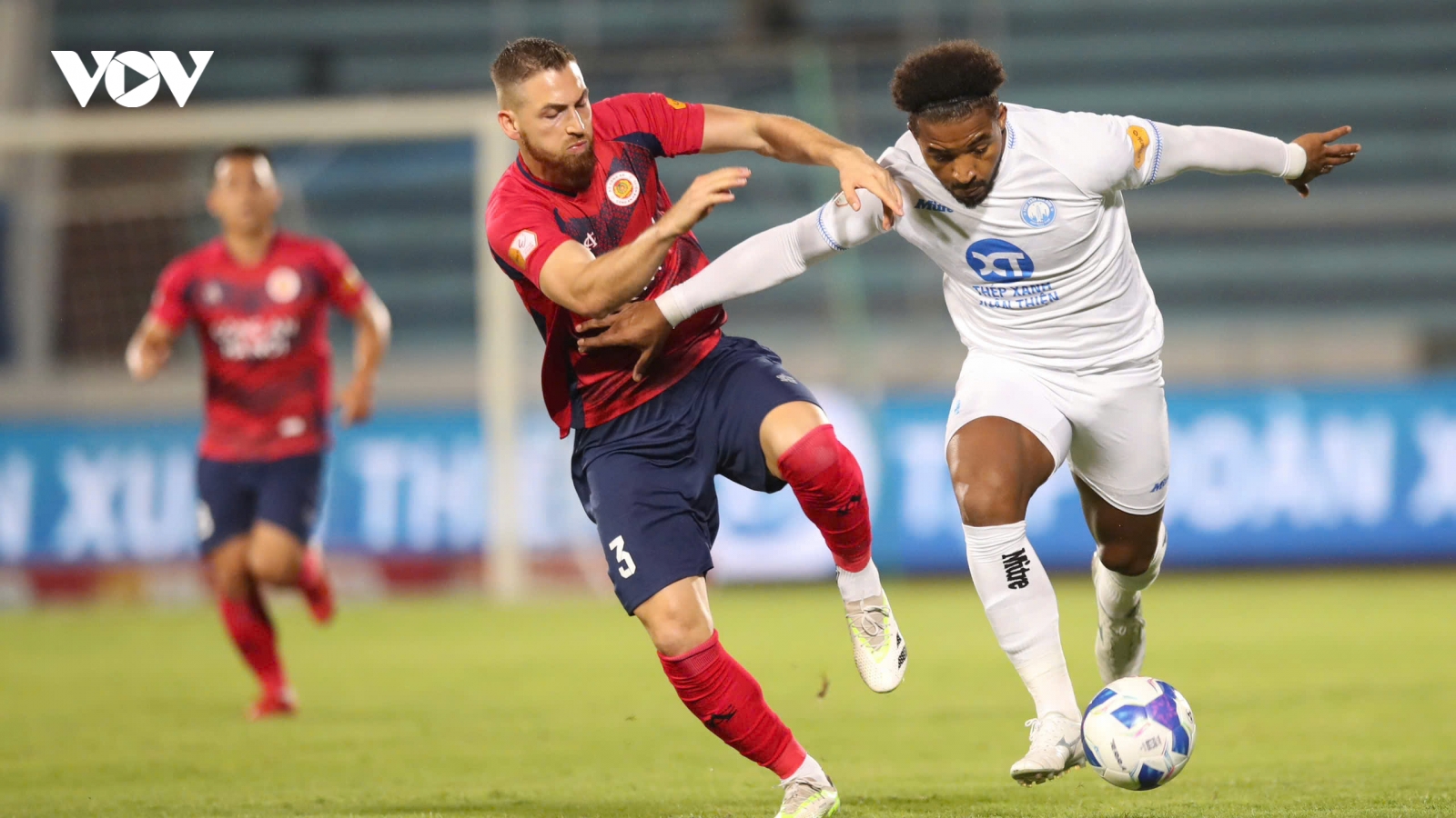 Thêm một trận đấu ở V-League bị đổi lịch