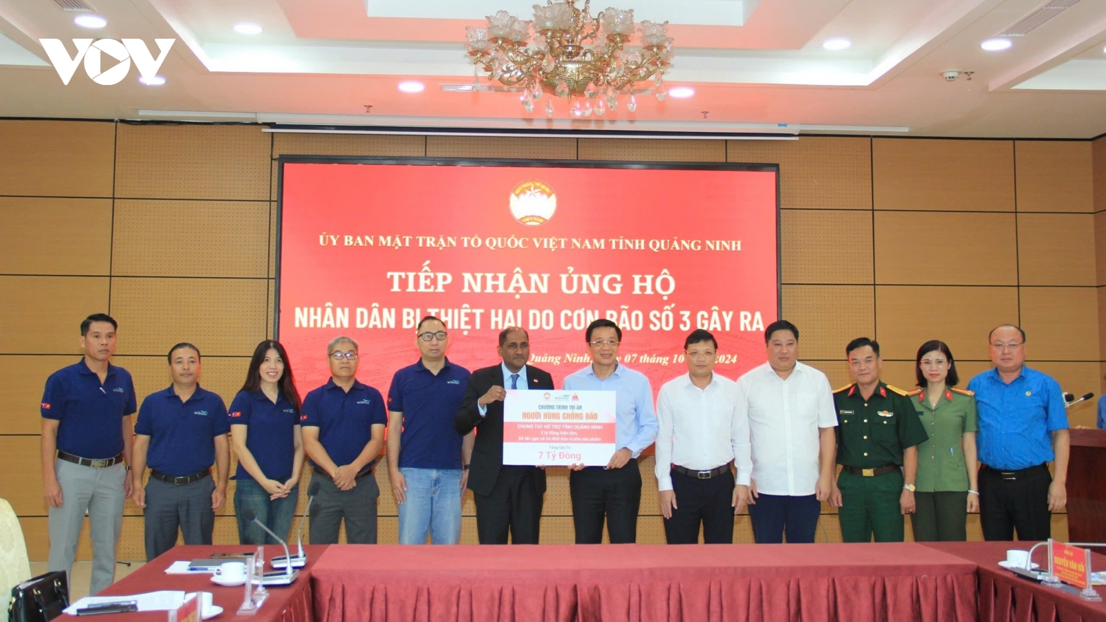 Đại sứ quán Singapore trao 7 tỷ đồng để Quảng Ninh khắc phục hậu quả bão số 3