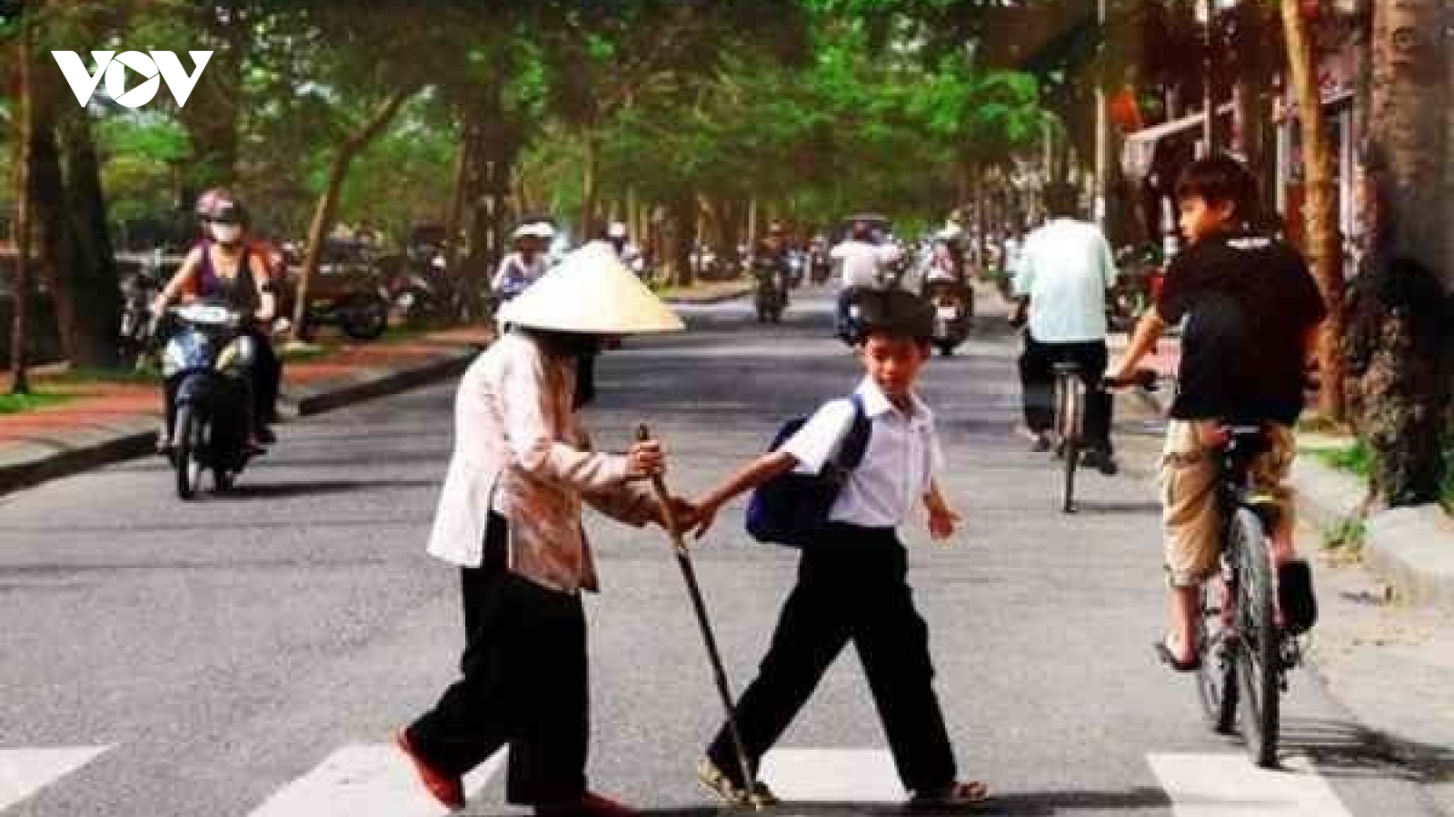 Xây dựng người Hà Nội thanh lịch, văn minh: Vì sao chưa được như mong muốn?