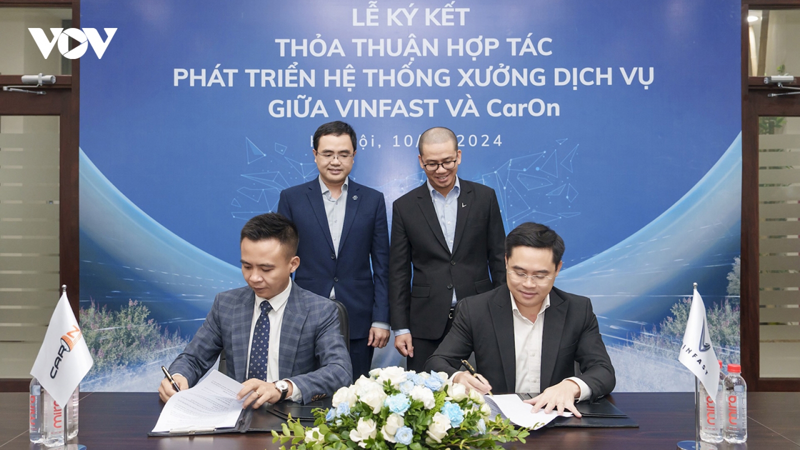 VinFast hợp tác với CarOn Holdings mở chuỗi xưởng dịch vụ xe điện trên toàn quốc