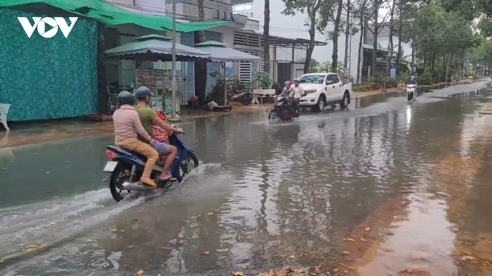 Triều cường vượt báo động 3 gây ngập úng ở Hậu Giang