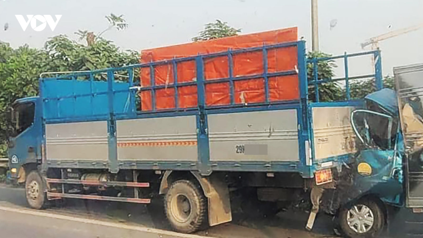Hai ô tô đâm nhau ở làn khẩn cấp Đại lộ Thăng Long, 1 người tử vong