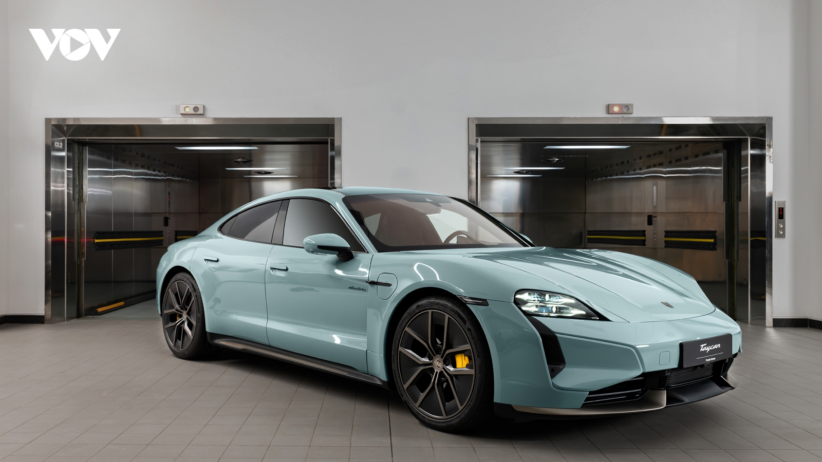 Có giá từ 4,6 tỷ đồng, Porsche Taycan 2024 được trang bị những gì?