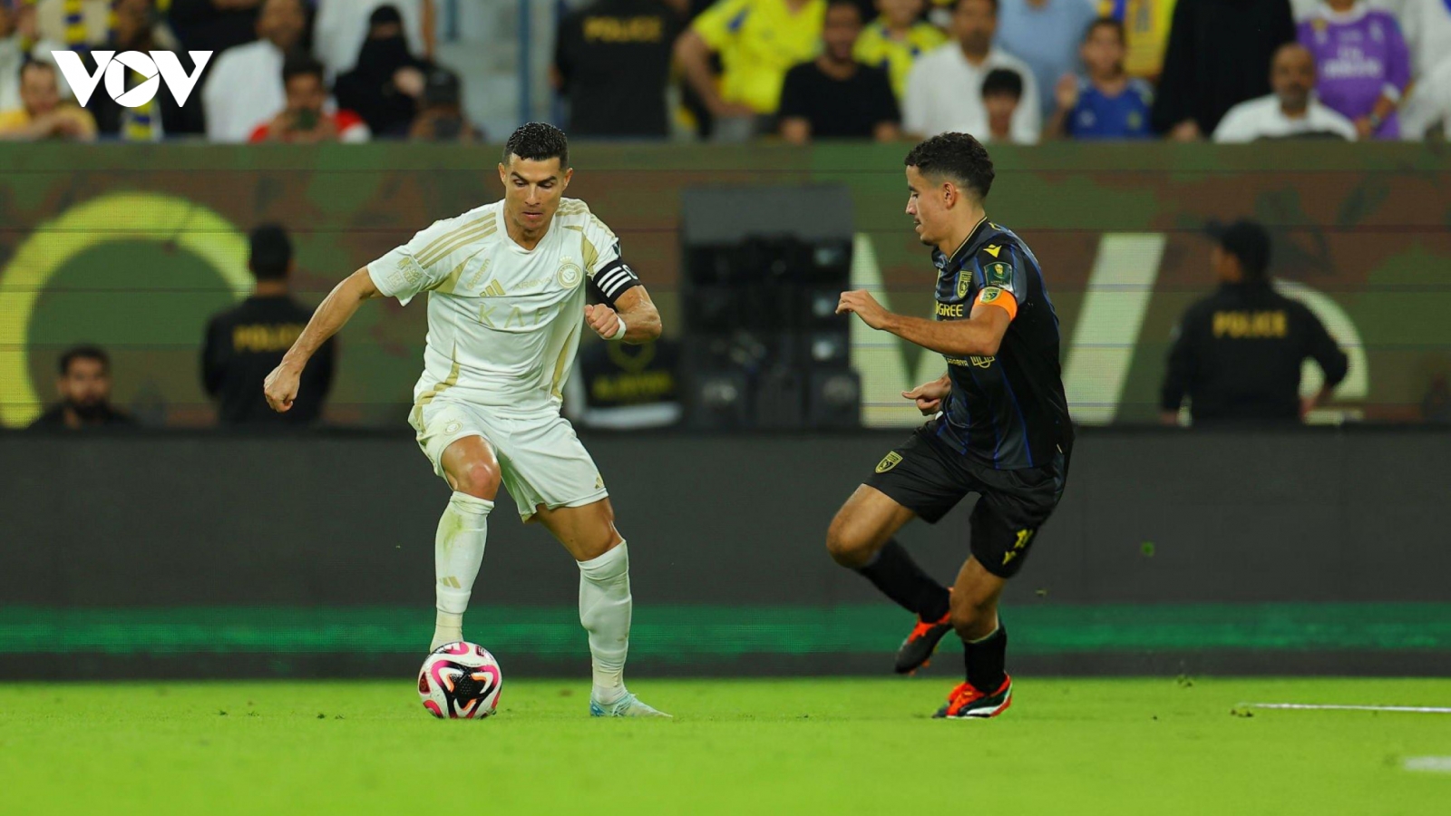 Ronaldo sút hỏng phạt đền, ''đá bay'' cơ hội vô địch cùng Al Nassr