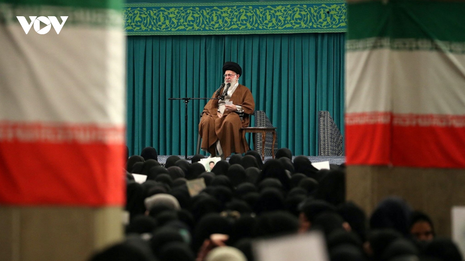 Iran tuyên bố sẽ đáp trả, Hezbollah tập kích tên lửa dữ dội vào Israel
