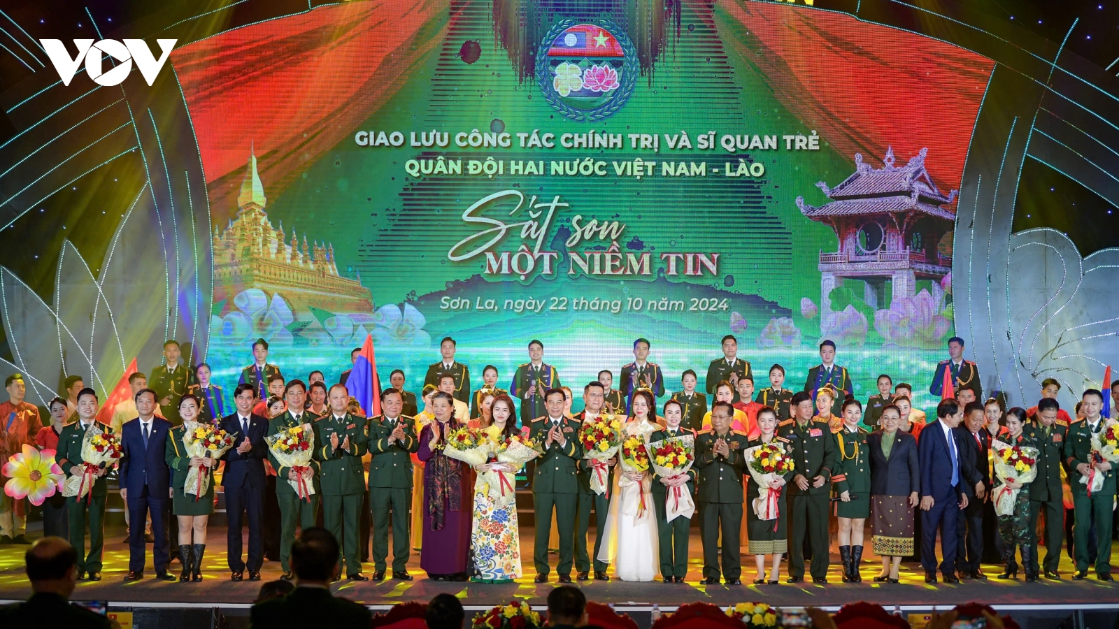 Giao lưu công tác chính trị và sĩ quan trẻ quân đội Việt Nam - Lào