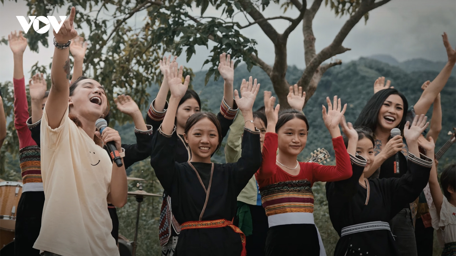 Ngũ Cung dành toàn bộ doanh thu từ MV mới ủng hộ đồng bào bão lũ