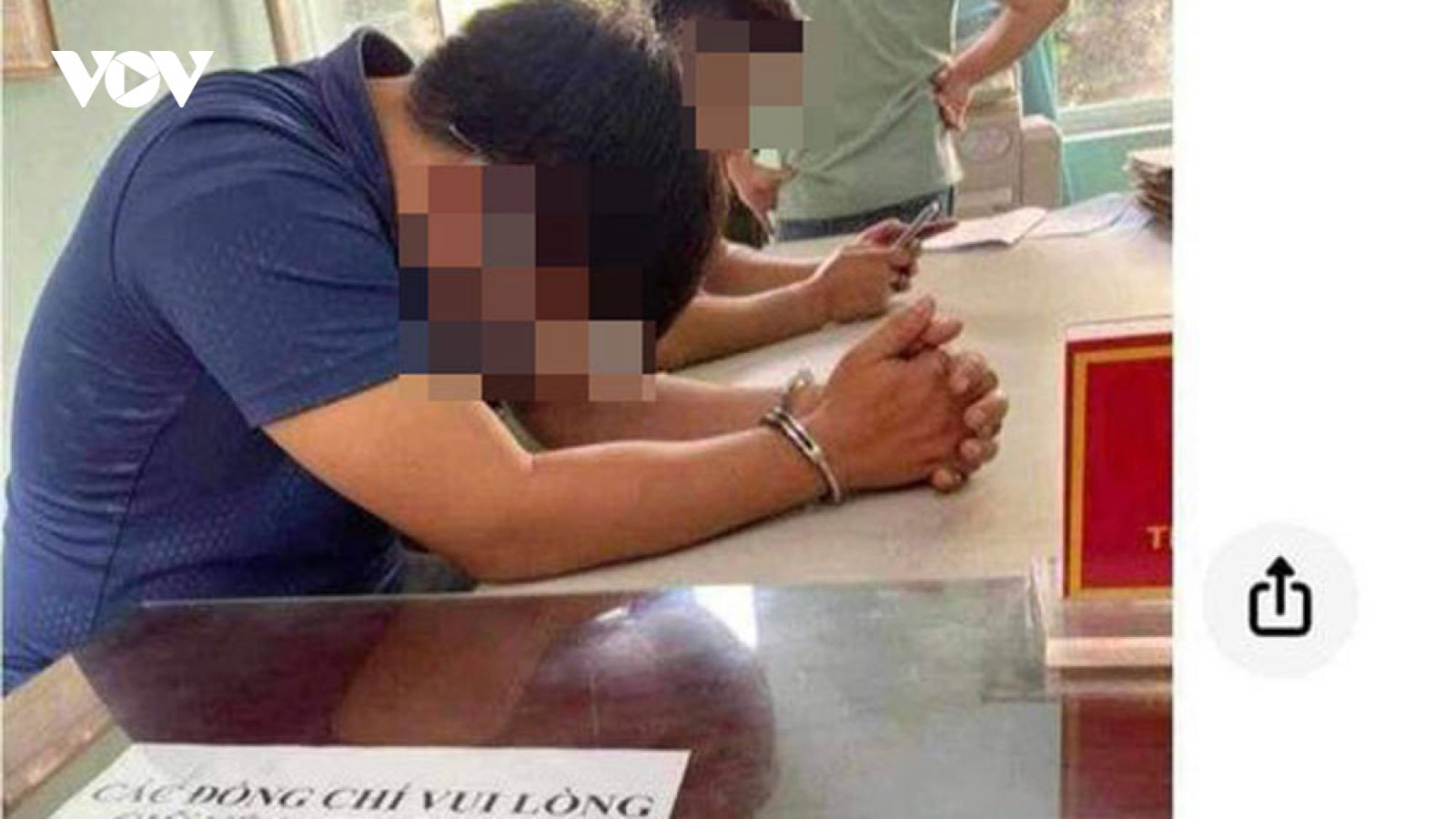 Tạm giữ thầy giáo có hành vi xâm hại nữ sinh lớp 6 ở Bình Dương
