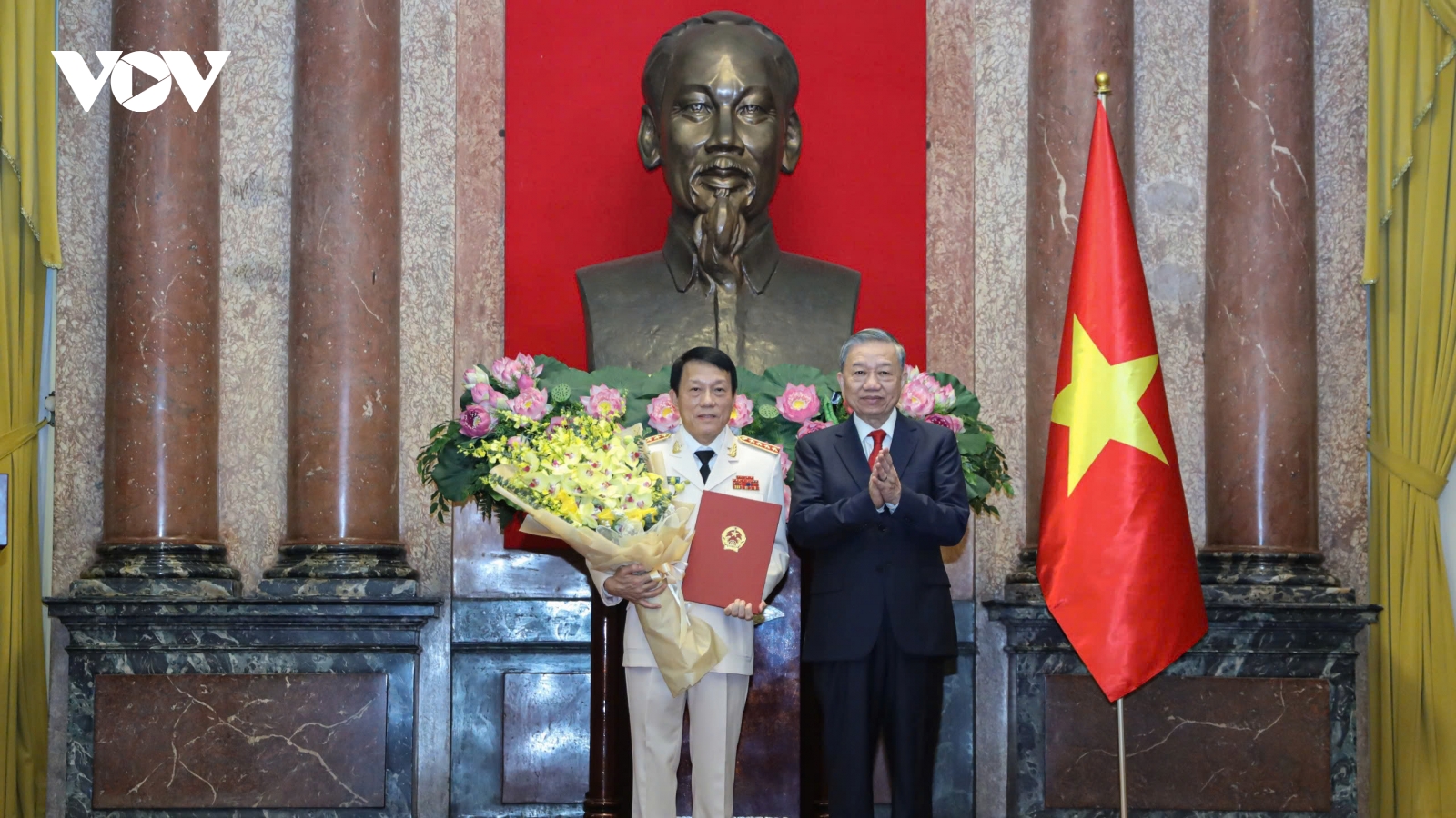 Bộ trưởng Lương Tam Quang và Tổng tham mưu trưởng Nguyễn Tân Cương được thăng hàm Đại tướng