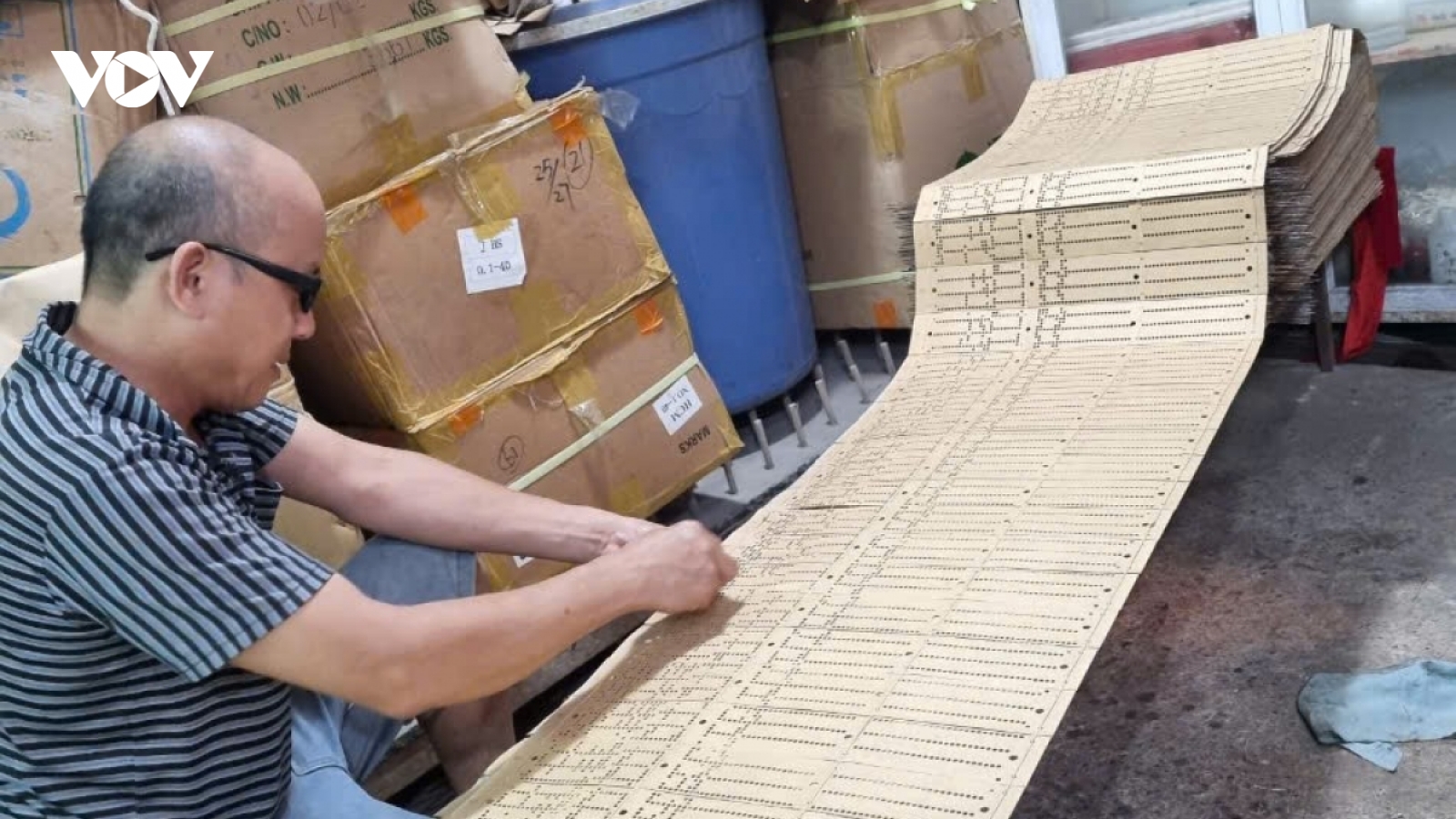 Người "hồi sinh" tinh hoa của làng nghề dệt lụa truyền thống La Khê