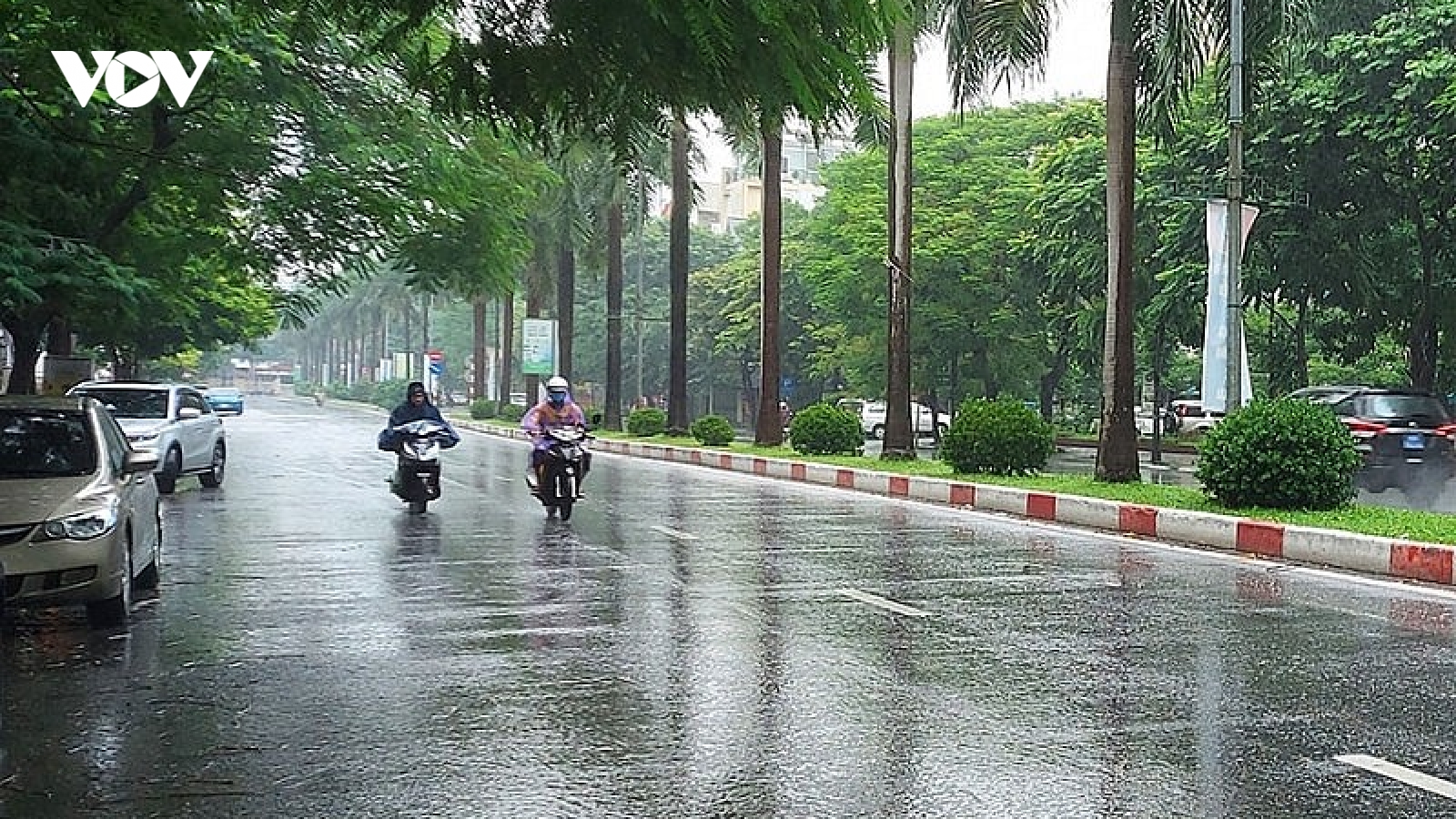 Thời tiết hôm nay 23/10: Hà Nội có mưa rải rác về đêm, trưa chiều trời nắng