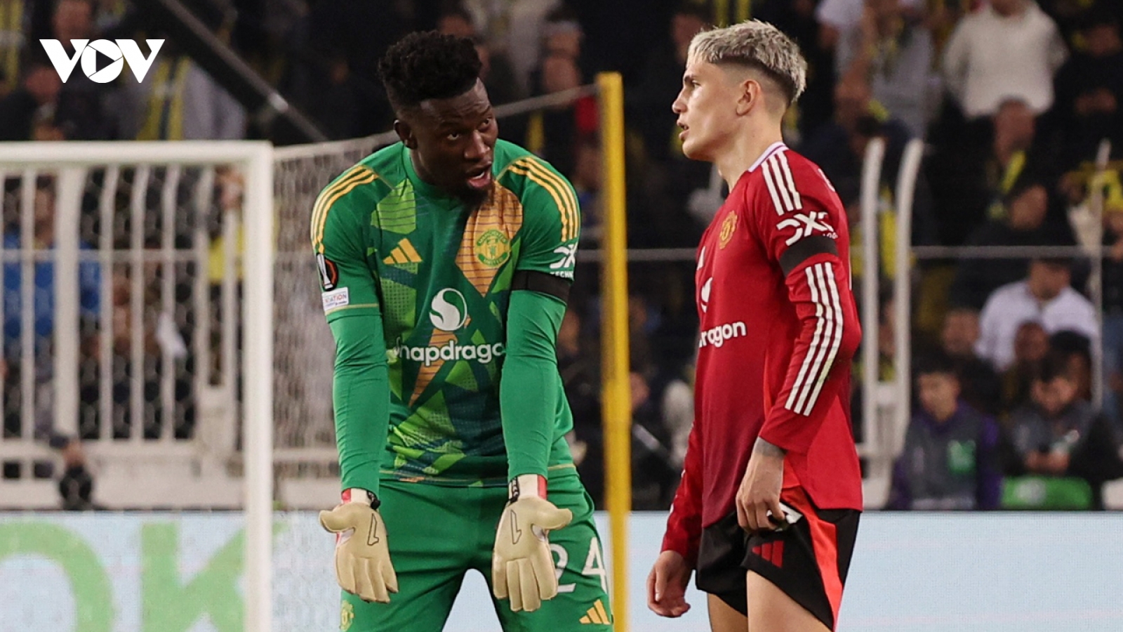Mourinho nhận thẻ đỏ, MU vẫn chưa thể có chiến thắng đầu tiên tại Europa League